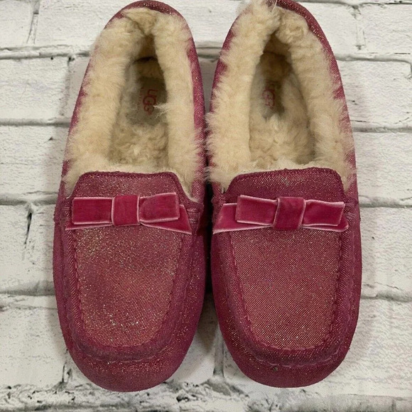 UGG Girl's Annmarie Sparkle Fuchsia Pink Slipper Shoes Size 6 MSRP $150 - Picture 2 of 8